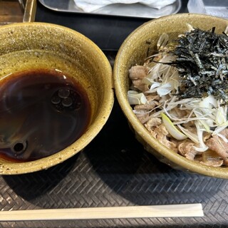 なぜ蕎麦にラー油を入れるのか。_0