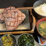 感動の肉と米 - 料理写真:ロースとハラミ
