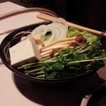 瀬里奈 - 　特撰牛しゃぶしゃぶの野菜です。埼玉県産の新玉葱があるのが斬新です。