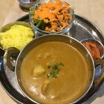 フルバリ - 料理写真:チキンカレーセット　¥850-