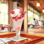 みやけ 旧鴻池邸表屋 - いちごパフェ (825円) '15 3月中旬
