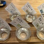アテニヨル - 友人と別なの頼んで、6種で飲み比べ。メニューに広島のお酒が半分くらいかな。