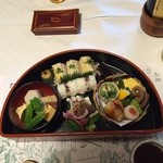 たん熊北店 - 頂いた半月弁当