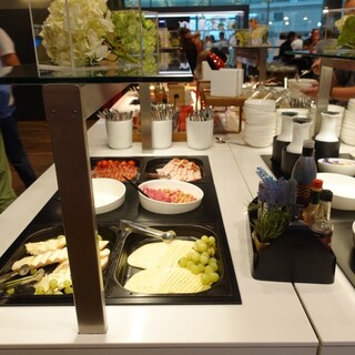 Munich Airport Lufthansa Business Lounge G_1