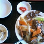 Taiwan Ryouri Fuku Tei - 丼物はスープ、漬物付