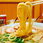 ラーメン 多弐家 - 少し芯のある太麺