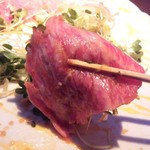 生粋 - 2015年4月　コース外　平ユッケ　香味野菜を巻いて