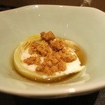 神保町 傳 - 27年5月　アスパラと温泉卵のお浸し　鰹節