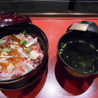 石焼料理 木春堂 - 食事（海鮮チラシと汁物）。＾q＾
