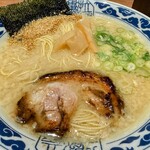 九州らーめん 亀王 - 料理写真:濃厚とんこつ 昔味 力 950円