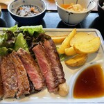 庭カフェ 御山 - 黒毛和牛ステーキ定食（3200円）