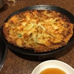 炭火焼肉 新家 - チーズチヂミ