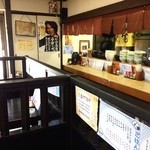 升庵 - 座ったテーブル席から見た、カウンター席方向