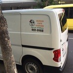 Musubi & Bento Iyasume - （おそらく）こちらの車で本店からデリバリーしている