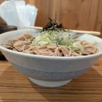 山の恵とみやま - 大きな鉢にギチギチの蕎麦