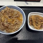 吉野家 - 料理写真:牛丼(並)、唐揚げ2個