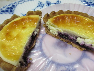 軽井沢チーズケーキ工房 - チーズタルト信州ブルーベリー　３２４円