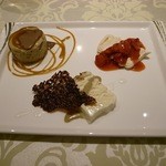 Ristorante Stefano e Tomoko - ７皿目：コーヒーのババロア、アーモンドのセミフフレッド、メレンゲに苺ソース添え。これは別腹ね！ [2014/04 夜]