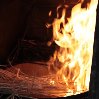 藁焼きで仕上げる香り豊かなお料理も