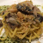 Ristorante Stefano e Tomoko - ２皿目：シチリア風イワシと干しブドウの自家製タリオリーニ、バジルのソース添え。松の実がアクセントですね。 [2014/04 昼]