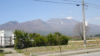 ファインコスト メッツゲライ カタヤマ - お店駐車場からの浅間山