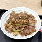 松屋 - 料理写真:牛カルビホルモン丼￥990：カルビと牛ホルモン。美味しいけど肉の比率が多くホルモン少ないので残念。