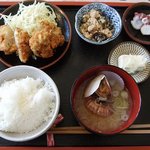 Kizunashokudou - ご飯セットとホタテのフライ。700円。
