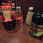 拉麺阿修羅 - 卓上のいろいろ