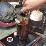 阿左美冷蔵 - 透き通るような氷で頂くアイスコーヒーです