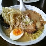 ラーメン利尻 - とんこつ醤油