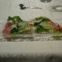 グリルうかい 丸の内店 - ロメインレタスと生ハムのサラダ