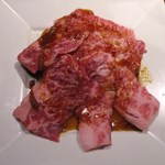 焼肉とワイン 醍醐 - ランチカルビのアップ