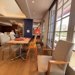 CANTON8茶楼 - 隣席との間隔が広い