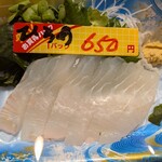 新田鮮魚店 - ヒラメ刺身　1切れが、分厚い