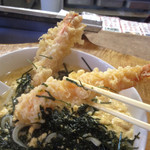 讃州手打ちうどん 我龍 - 大海老天とじ
      大海老天が二本も(^ ^)