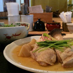 天川茶寮 柿千 - 今日の日替わり：鶏もも肉と春野菜の煮物