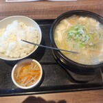 カルビ丼とスン豆腐専門店 韓丼 - 料理写真: