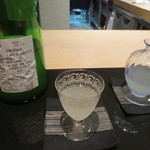 日本料理 晴山 - 揚げものにはうすにごりのお酒が。