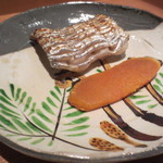 日本料理 晴山 - 焼物は太刀魚と軽く炙ったカラスミです。