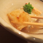 日本料理 晴山 - 下には出汁を含んだ蕪らが。これも美味しい。