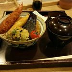 新潟カツ丼 タレカツ 本店 - 特製ヒレかつ合いもり丼　1140円。野菜フライは茄子、ブロッコリー、かぼちゃ、ヤングコーンそしてミニトマト。主役のヒレタレかつ2枚とエビフライ。タルタルソースも漬けてくれます。味噌汁、お新香付き。