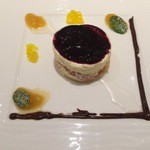 Ristorante Stefano e Tomoko - ５皿目：グレープフルーツのババロアとブルーベリーソース、パイナップルとマンゴーのコンポート、チョコのソース添え。 [2014/04昼]