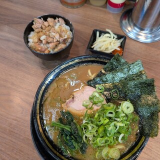 家系ラーメン王道家直伝 との丸家_0