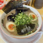 とんこつラーメン よかろうもん - 