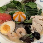 バーミヤン - バーミヤン 白金台店 生野菜もたっぷりの シビ！辛！冷やし麻辣湯