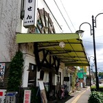 ともせん手打処 - 商店街の中にあるお店です
