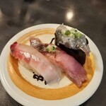 独楽寿司 - 料理写真:生しらす、アジ、シマアジ