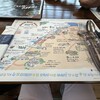 オーシャンテラス - 淡路島西海岸のイラストが描かれたランチョンマット。眺めているだけでも周辺を散策してみたくなりますね。