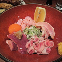 鳥茂 - 豚サシ盛り合わせ、少な～い、これで３０００円