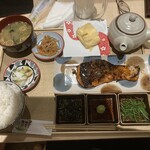 SUMIBIX - 炭焼きサーモン定食